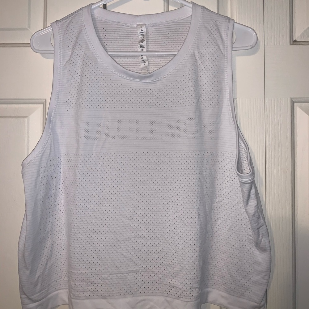 Lululemon-Breeze by Muscle Crop Tank